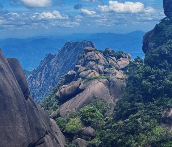 江西灵山景区抽象打卡点走红，景区回应：激发游客想象力
